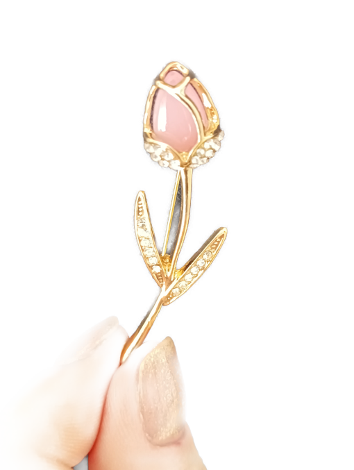 brooch flower with light pink color