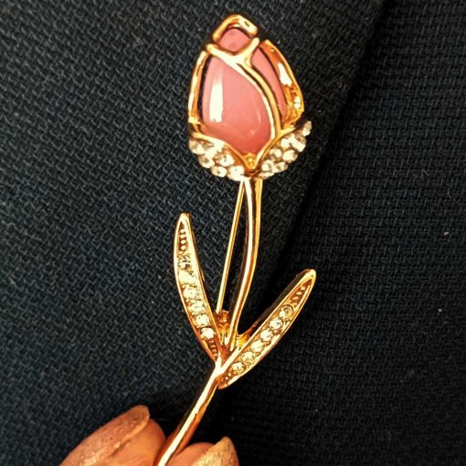 brooch flower with light pink color