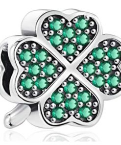 Four leaf clover in green