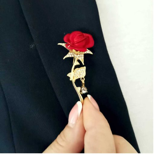 Crystal gold brooch: Red rose