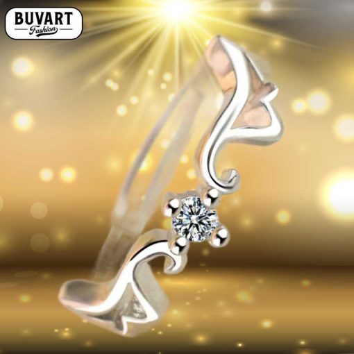 Silver ring with zircon,
