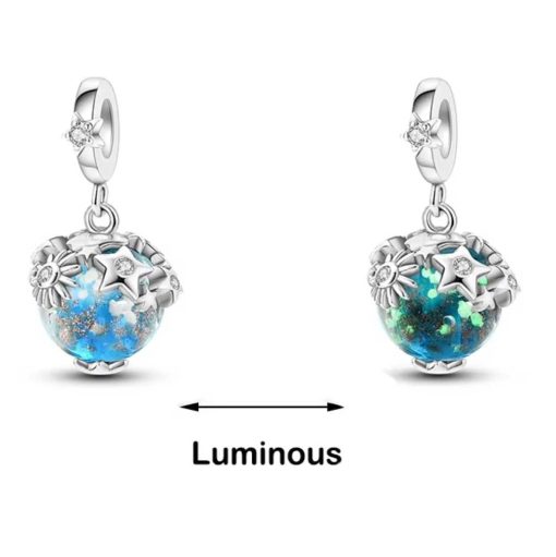 Pendant planet and stars