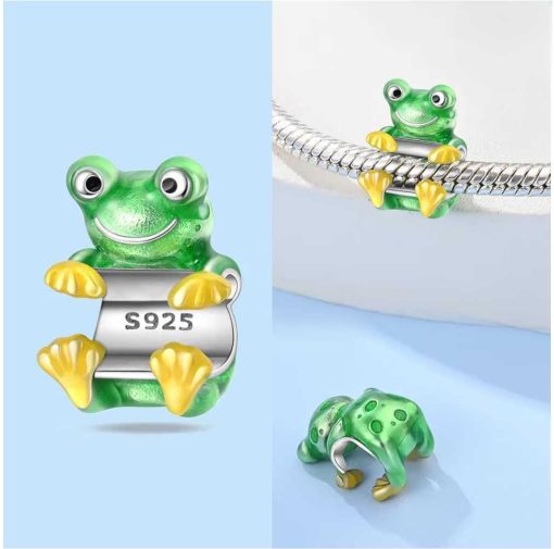 A green / yellow frog