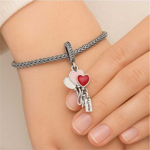 Pendant: Happy Birthday.