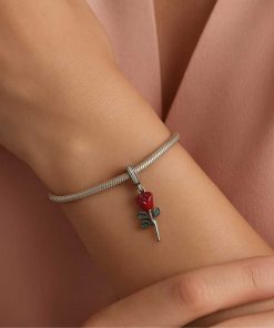 Pendant red rose