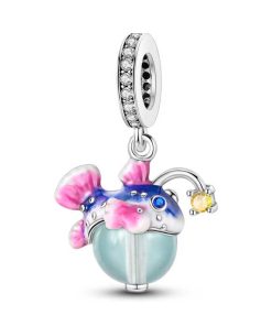 Pendants fish with a flashlight